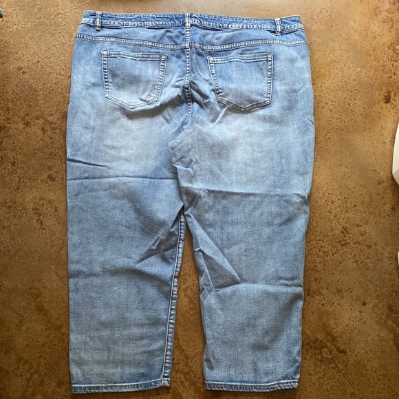 LANE Bryant medium wash distressed cropped ankle capri straight leg stretch jean - Picture 5 of 6